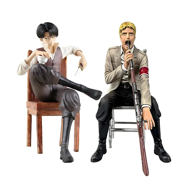 Pack de 2 figuras: Reiner sentado y Levi, 19-20 cm (sin licencia)